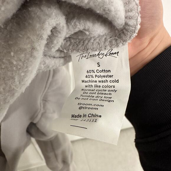 NWT Revolve x The Laundry Room Welcome To London Jumper Sweatshirt Size Small - Picture 4 of 4